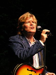 How tall is Peter Noone?